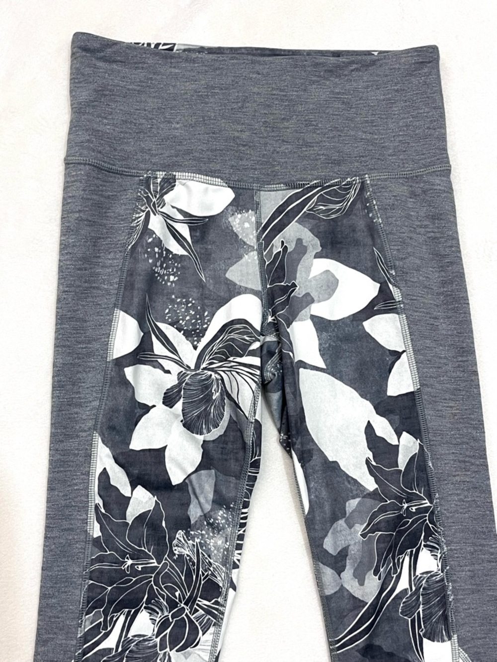 Athleta Gray and White High Rise Tropical Flow Chaturanga Floral Accent Leggings - Picture 3 of 16